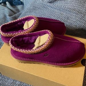 Limited addition color Ugg slipper never worn